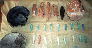 ضبط 42 قطعة أثرية بحوزة تاجرى آثار بالمنيا  