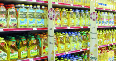 نقص الدولار يوقف استيراد ثلثى احتياجات المصريين من زيت الطعام.. مسؤول حكومى: تعطيش السوق باقتراب رمضان يدفع الأسعار لـ«الجنون».. “ تحذيرات تؤكد: التجار بدأوا يخزنون الزيت للتلاعب بالأسعار”