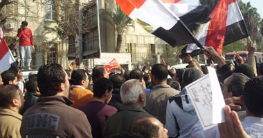 المتظاهرون ينسحبون من الشوارع وعودة الحركة المرورية