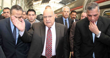 وزير النقل: ندمت لتسليم نفق الأزهر لمحافظة القاهرة بعد تدهور حالته.. وخطة لبدء تطوير خط سكة حديد سيدى جابر - أبوقير بـتكلفة 1,6 مليار جنيه.. ومحافظ الإسكندرية يؤكد استعداد مستثمرين إماراتيين لتمويله