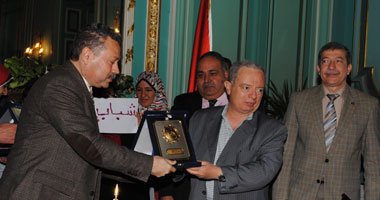 جامعة عين شمس تدشن المشروع القومى لمحو الأمية