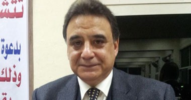 بالصور.. عبد الفتاح يعرض برنامجه الانتخابى فى "الشمس"