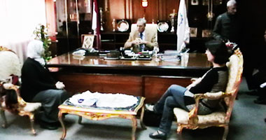 محافظ قنا: تخصيص مخزن لتوفير مخزون استراتيجى من مواد الإغاثة بالمعنا