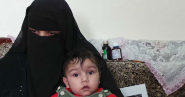 أم تناشد وزيرة الصحة لتنقذ حياة طفلها الرضيع