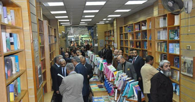 محافظ الإسكندرية يفتتح المعرض الدولى للكتاب بدار المعارف بالإقليم