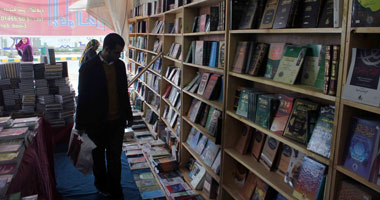 فوز "لا شىء يحمل اسمه القديم" و"مرج البحرين" بجوائز شعر الفصحى 