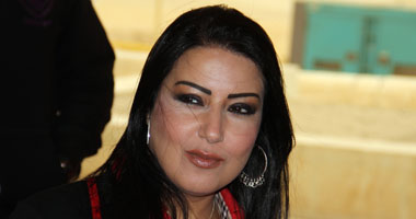سمية الخشاب تدلى بصوتها فى الانتخابات الرئاسية بالدقى