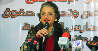 منى مكرم عبيد عقب الإدلاء بصوتها بانتخابات الرئاسة: المشاركة واجب وطنى
