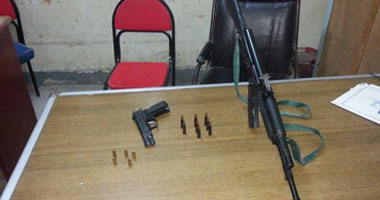 ضبط صاحب مزرعة بحوزته بندقية آلية وطبنجة بالبحيرة