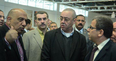 بالصور.. وزير الطيران يطلب تقريرا عاجلا عن هبوط أعمدة بصالة المطار