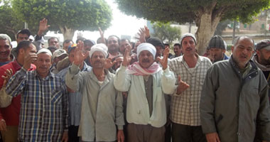 سائقو النظافة بإدفو يفضون إضرابهم بعد وعود بمساواتهم بزملائهم 