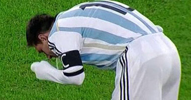 ميسى يتعرض للإعياء خلال مباراة رومانيا الودية