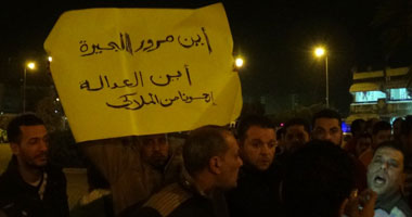 سائقو التاكسى بدمنهور يحتجون على عمل السيارات الملاكى بنظام الأجرة