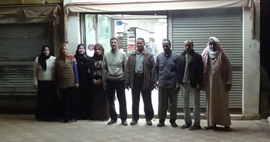 بالصور.. موظفو بيع مصنوعات الوادى الجديد يهددون بالإضراب عن الطعام