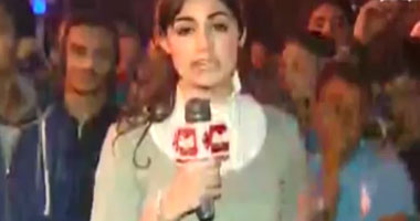 بالفيديو..مراسلة "الحياة" تتبادل الشتائم مع متظاهرين بـ الألف مسكن