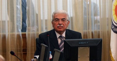 "الوزراء" يحسم مصير فائض تطعيمات الطلاب غداً