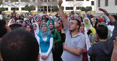 استمرار اعتصام طلبة "بيطرى المنصورة"