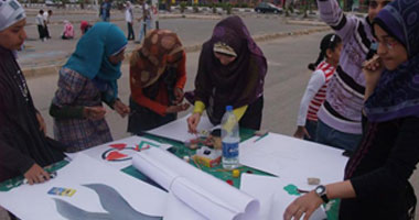 جدارية عن شهداء الثورة فى احتفالية "الفن ميدان" بعابدين