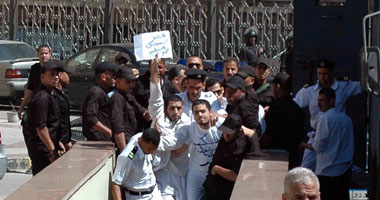 بالصور.. تجديد حبس نشطاء 6 إبريل 15 يومًا