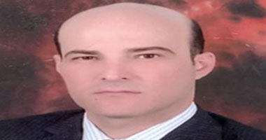 قانونيون يشددون على ضرورة تطبيق القواعد القانونية على السائقين المخالفين للحد من حوادث الطرق.. ويقترحون إنشاء حارة مخصصة لسيارات "اللورى" بالطرق السريعة.. خبير: الطرق الزراعية والصحراوية غير صالحة