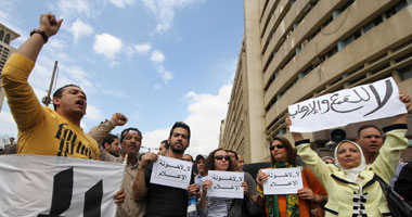 بالصور.. بثينة كامل تتهم وزير الإعلام بالتحرش وتطالب بإقالته