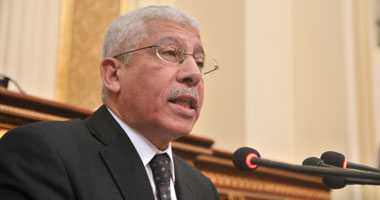 بالصور.. الحكومة تحذر من ارتفاع العجز فى الموازنة إلى 300 مليار جنيه 