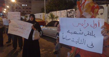 بالصور.. سلسلة بشرية لأعضاء "حزب الدستور" ببورسعيد