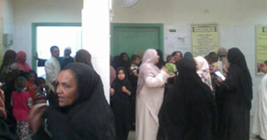 بالصور.. الحرية والعدالة والدستور ينظمان قافلتين طبيتين بأسوان