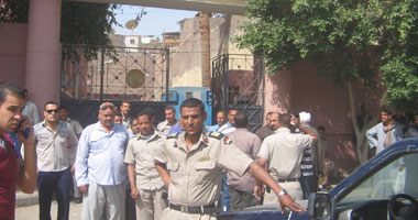 اعتصام أفراد الشرطة بمحطة السكة الحديد بالأقصر