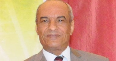 طالبة بالإعدادى تحرق كتبها المدرسية بمادة بترولية داخل الفصل فى سوهاج