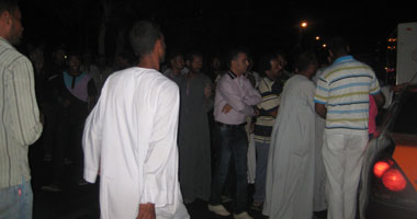 أهالى البحيرة يقطعون الطريق الزراعى للمطالبة برحيل مرسى