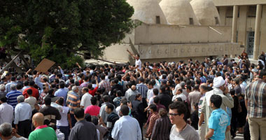 إذاعة "إن بى آر" الأمريكية: مصر تشهد حديثا عن حرب أهلية فى ظل استمرار الاضطرابات.. أحداث العباسية أسوأ فتنة طائفية فى عهد مرسى.. وغزلان: هناك أعداء كثيرون للثورة وللمشروع الإسلامى وللإخوان المسلمين