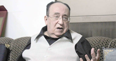 "ثلاثة أصدقاء وقمر" قصيدة للشاعر الراحل حامد طاهر 