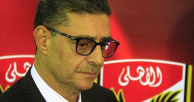 محمود طاهر يصل الأهلى للاجتماع باللاعبين