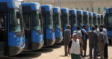 سائقو النقل الجماعى يحتجون على لوائح القطاع الخاص.. ويؤكدون: نعمل بدون تأمين اجتماعى وصحى.. ولا توجد رقابة والبعض يعمل برخصة درجة ثالثة.. ومدير شركة: العاملون يحصلون على جميع حقوقهم