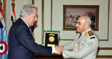 وزير الدفاع يلتقى نظيره اليونانى لبحث تعزيز التعاون العسكرى