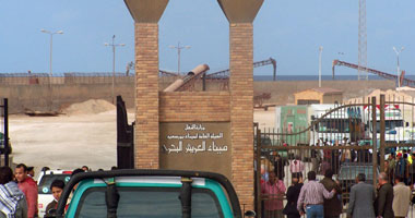 تفريغ سفينة مساعدات غزة السورية بميناء العريش
