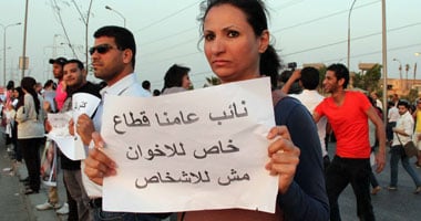 متظاهرو " الحرية للمعتقلين " يشكلون سلاسل بشرية أمام " الأمن الوطنى" 