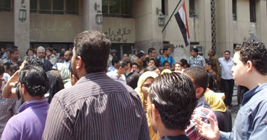 وقفة للعاملين بمحاكم الإسماعيلية تضامنا مع مندوبى المالية
