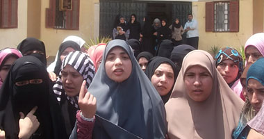 وقفة لطالبات الإخوان بكلية الدراسات الإسلامية بدمنهور 