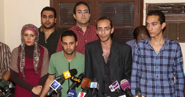 "حملة تمرد" تعلن جمع 2 مليون توقيع لسحب الثقة من الرئيس.. وتدعو للحشد والعصيان المدنى أمام "الاتحادية" 30 يونيو.. وتجرى اتصالات لعقد لقاءات مع القوى السياسية.. وتوجه رسالة لـ"مرسى": "لا نخشى الموت"