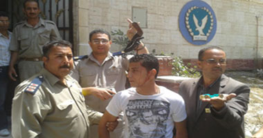 ضبط عاطل اقتحم مرور منيا القمح لتحرير "توك توك" تم ضبطه مخالفا
