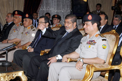 "الداهية و الهلفوت" الحلقة الخامسة ..«متستعجلوش»...كلمة سر السيسى فى عملية إسقاط مرسى.. المخابرات الحربية أعدت تقدير موقف للمعزول فى بداية إبريل 2013 أكدت له فيه أن نظامه يمكن أن ينهار خلال 3 أشهر فقط