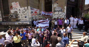 مظاهرات العاملين بالمحاكم لزيادة الرواتب