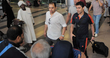 الورود فى استقبال الزمالك بمطار القاهرة