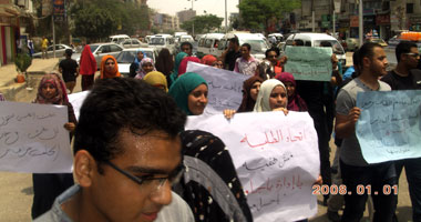 طلاب جامعة بنها يجددون مظاهراتهم للمطالبة بتوفير الأمن