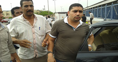 بالصور..ننشر نص التحقيقات الأولية مع المتهم بتصدير طرود تحمل رسوما كاريكاتيرية وعبارات"مهينة" للرئيس مرسى وجماعة الإخوان المسلمين..ومصدر أمني: المتهم حاول تصديرها فى فبراير ولكن بدون الرسوم المسيئة