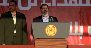 مرسى: مصر دولة مدنية دستورية لن يعطل فيها الإنتاج أو المرور
