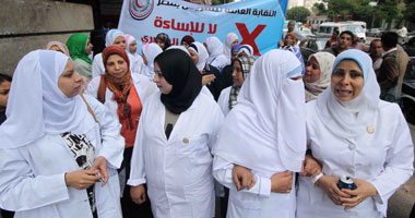 مسيرة لـ"أطباء بلا حقوق" من النقابة لوزارة الصحة لإقرار الكادر