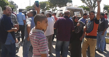 قوى ثورية بدمياط تمنع المحافظ الجديد من الخروج من بوابة المحافظة